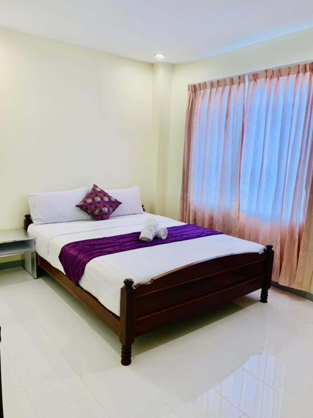 White Residence Hotel & Apartment Phnom-Penh Buitenkant foto